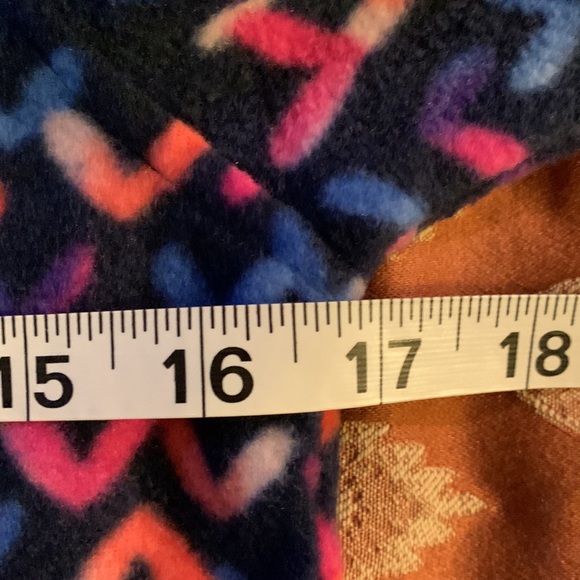 Eddie Bauer. NWT. Girls light pullover top. Beautiful southwestern desig… - Picture 8 of 8